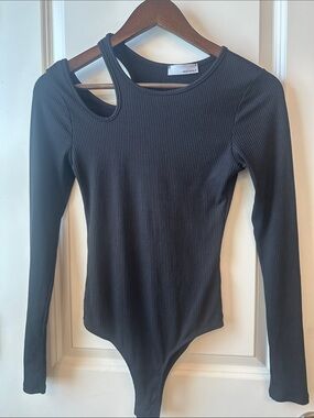 HEATHERLY™️ One-Shoulder Ribbed Long-Sleeve Bodysuit in Black